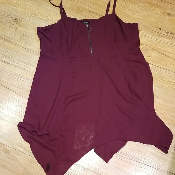 Torid Burgundy adjustable strap zippered front elastic back flowy top sz 2=2X - Picture 1 of 8
